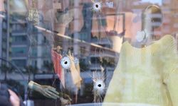 Adana’da mağazaya silahlı saldırı! Kurşun yağdırdılar