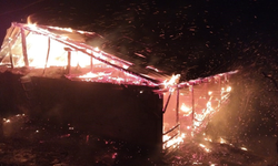 Yanan evin ardından geriye küller kaldı!