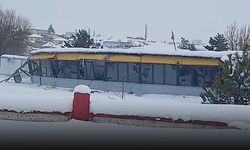 Karın ağırlığına dayanamayan düğün salonunun çatısı çöktü!