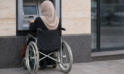 Engelli maaşı alanlar dikkat! 2026 zamlı ödemeler ATM’de bugün görünmeye başladı!