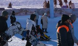 Erciyes Kayak Merkezi’nde Snowboard İl Birinciliği müsabakaları heyecanı