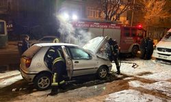 Kayseri Fevzi Çakmak’ta tamirden yeni çıkan araba yandı