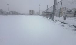 Kayseri’de futbol müsabakalarına kar engeli