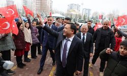 Kayseri’de karne coşkusu! Bakan yardımcısı Develi’de, protokol merkezde öğrencilerle buluştu