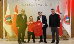 Vali Gökmen Çiçek’ten Altın Madalyalı Sporcu Çağdaş Kaya’ya Tebrik