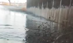 Kocasinan'da al geçit sular altında kaldı: 'Maşallah Kayseri'ye deniz gelmiş'