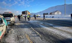 Erciyes-Develi Yolu'nda taksi ile yolcu minibüsü çarpıştı: 16 Yaralı!
