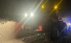 Çığ yolu kapattı, saatler sonra açıldı!