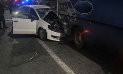 Niğde Galericiler Mevkiinde kaza: Otomobil halk otobüsüne çarptı