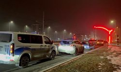 Kayseri’de alkollü şahıs iki polise birden çarpıp kaçtı