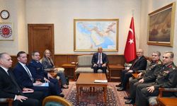 Sosyal medyada deprem: Bakan Güler'in paylaştığı fotoğraflar gündeme oturdu!