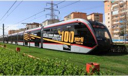 Kayseri’de tramvaylarda unutulan eşyalar yardım kuruluşuna bağışlandı