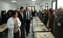 Kayseri Devlet Hastanesi’nde sağlık çalışanları sanatla nefes alıyor