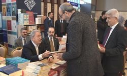 Hulusi Akar Ankara’da okurlarıyla buluştu