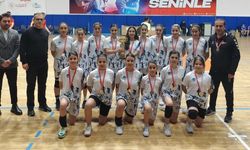 Kayseri’de kız hentbol takımı şampiyon oldu!