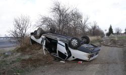 Kayseri yolunda araç takla attı: 2 kişi yaralandı, arabanın sahibi gözyaşlarını tutamadı