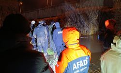 Kayseri’de sağanak yağış sonrası ev ve ahırları su bastı
