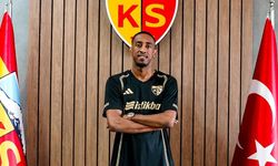 Kayserispor sağ bek Joshua Brenet’e imzayı attırdı
