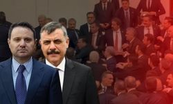 Meclis'te yeni bakanlar yemin edecekti: CHP'li vekiller kürsüyü işgal etti, kavga çıktı!