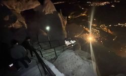 Nevşehir’in turistik mekanında gece vakti fenalaşan vatandaşa yabancı turistler el uzattı