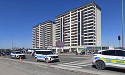 Kayseri’de karşıya geçmeye çalışan 15 yaşındaki kıza araba çarptı: Durumu ağır