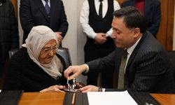 6 Şubat Depremi'nden etkilenen vatandaşlara anahtarlar Gökmen Çiçek tarafından teslim edildi