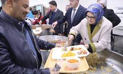 AK Parti Kayseri Milletvekili Ayşe Böhürler ramazan coşkusunu vatandaşla birlikte yaşıyor