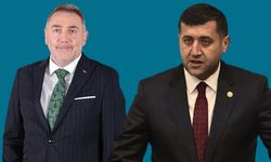 Baki Ersoy Erciyes Anadolu Holding eski CEO’su Alpaslan Baki Ertekin’e madalyon hediye etti