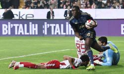 Fenerbahçe Antalya’da 1-1 berabere kaldı! Puan farkı 4’e çıktı