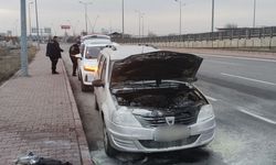 Kayseri’de seyir halindeki otomobil yandı