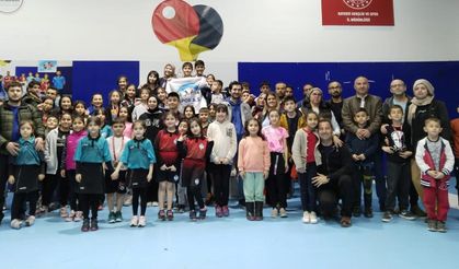 Kayseri'de Spor AŞ masa tenisinde madalyaları topladı
