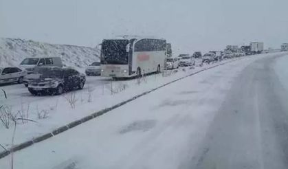 Belediye başkan duyurdu, Kayseri’de o bölgeyi tipi vurdu: Mecburi olmadıkça yola çıkmayın!