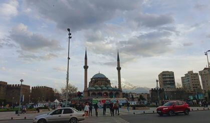 Kayseri’de kara bulutlar dolaşıyor! Hafta boyunca dinmeyecek!