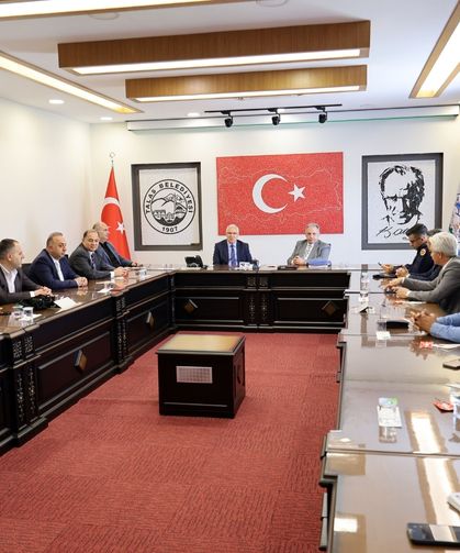 Talas'ta Başkan Yalçın sorunları masaya yatırdı: Mahalle sorunlarına çözüm arayışı!