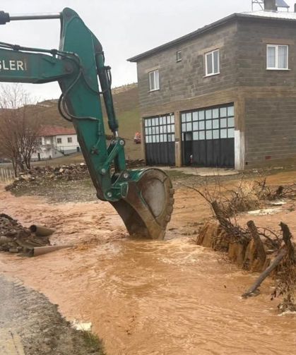 Kayseri Yahyalı’da taşkın alarmı! Sel sonrası ekipler harekete geçti
