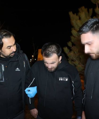 Kayseri’de cep telefonunu satan kişileri sahte altınla dolandırdılar