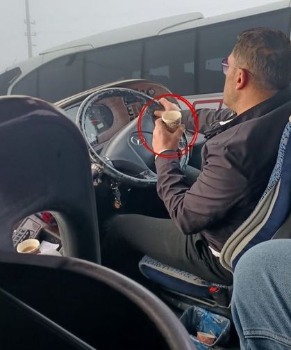 Sivas’ta zincirleme trafik kazasına telefonla uğraşan otobüs sürücüsü mü neden oldu? O anlar kamerada!