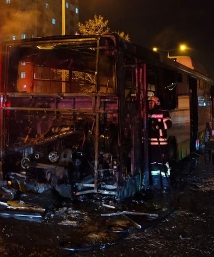 Kayseri’de seyir halindeki özel halk otobüsü alev alev yandı