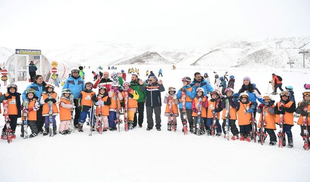 Kayseri'de 7’den 70’e Herkes Kayak Öğreniyor