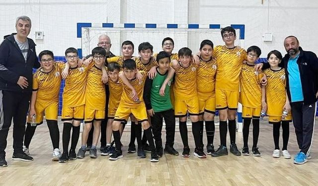 Şehit Abdullah Şaşdım Ortaokulu Hentbol de Türkiye Yarı Finallerinde 