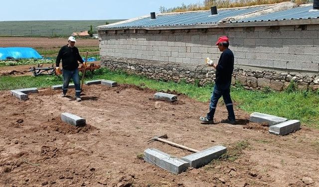 Tomarza'da Evleri Ağır Hasar Gören Vatandaşlara Konteyner Verildi