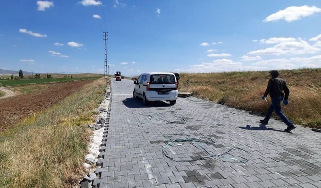 Bünyan'da Kilit Parke Yol Yapım Çalışmaları Devam Ediyor