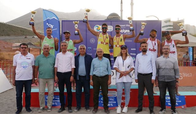 Erciyes Pro Beach Plaj Voleybolu sona erdi! Dünyanın en yüksek plajında şampiyonlar belli oldu