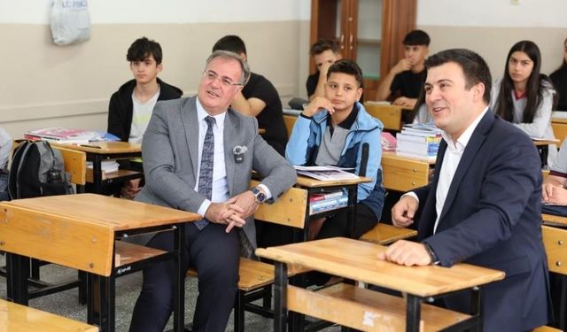 Başkan Özdoğan ve Kaymakam Dertlioğlu ,Okulun İlk Günü Öğrencilerin Heyecanını Paylaştı