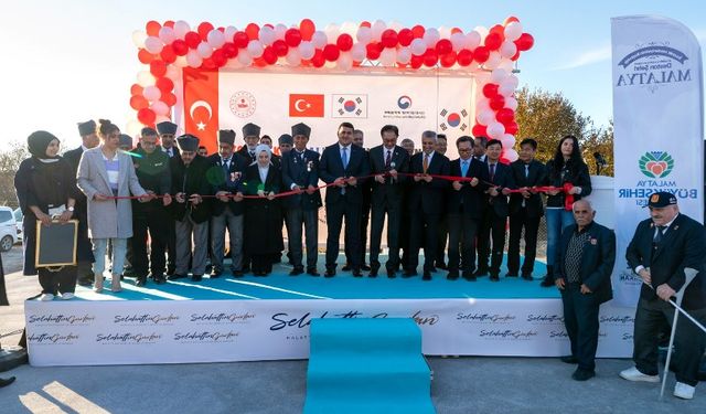 Malatya'da 210 Konteynerden Oluşan Korepck Mahallesi Törenle Açıldı