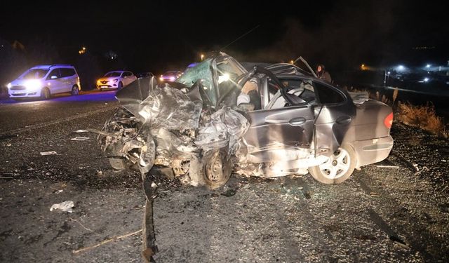 Nevşehir’de İki Otomobil Kafa Kafaya Çarpıştı:2 Ölü, 3 Ağır Yaralı