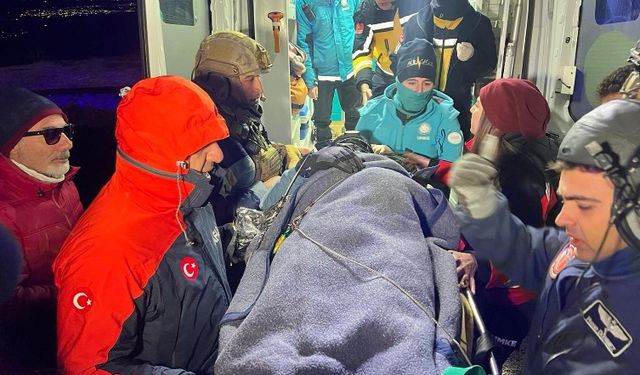 Hasan Dağı’nda Düşerek Yaralanan Dağcı Helikopterle Kurtarıldı