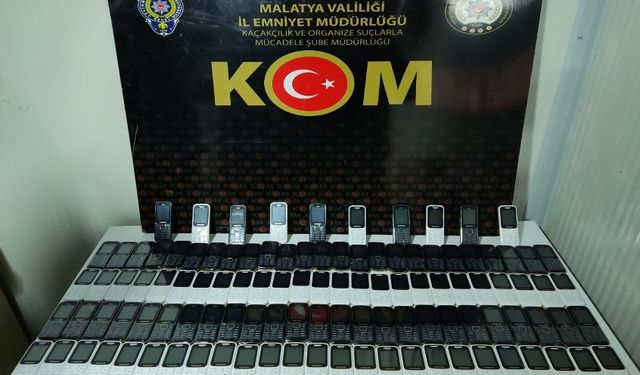  Kaçak Cep Telefonları Ele Geçirildi