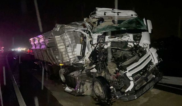 Aksaray’da İki Tır Çarpıştı: 1 Ağır Yaralı