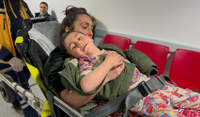 Geri Geri Manevra Yapan Yolcu Otobüsü Anne Ve Çocuğunu Ezdi